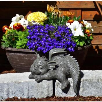 Gartendrache Kantenhocker schaut nach links handbemalt Deko Geschenkidee